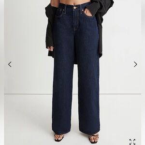 Madewell wide leg jeans in a dark blue wash. Size 28.